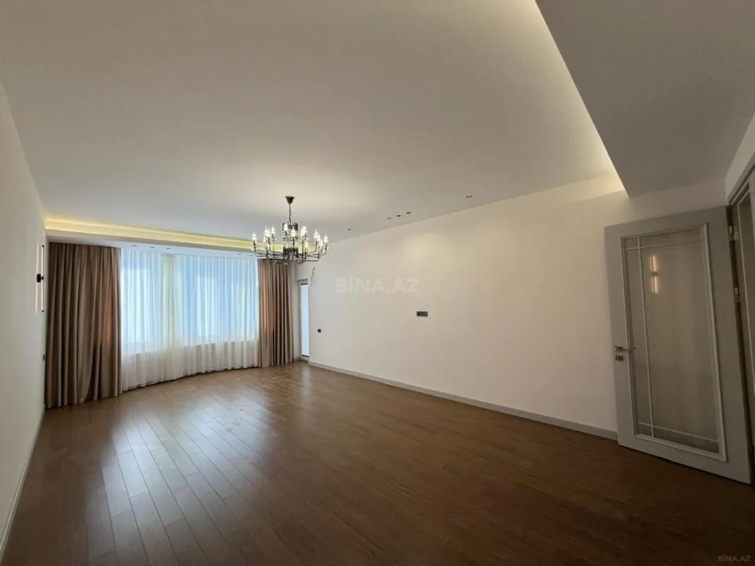 Satılır 3 otaqlı mənzil 150 m²
