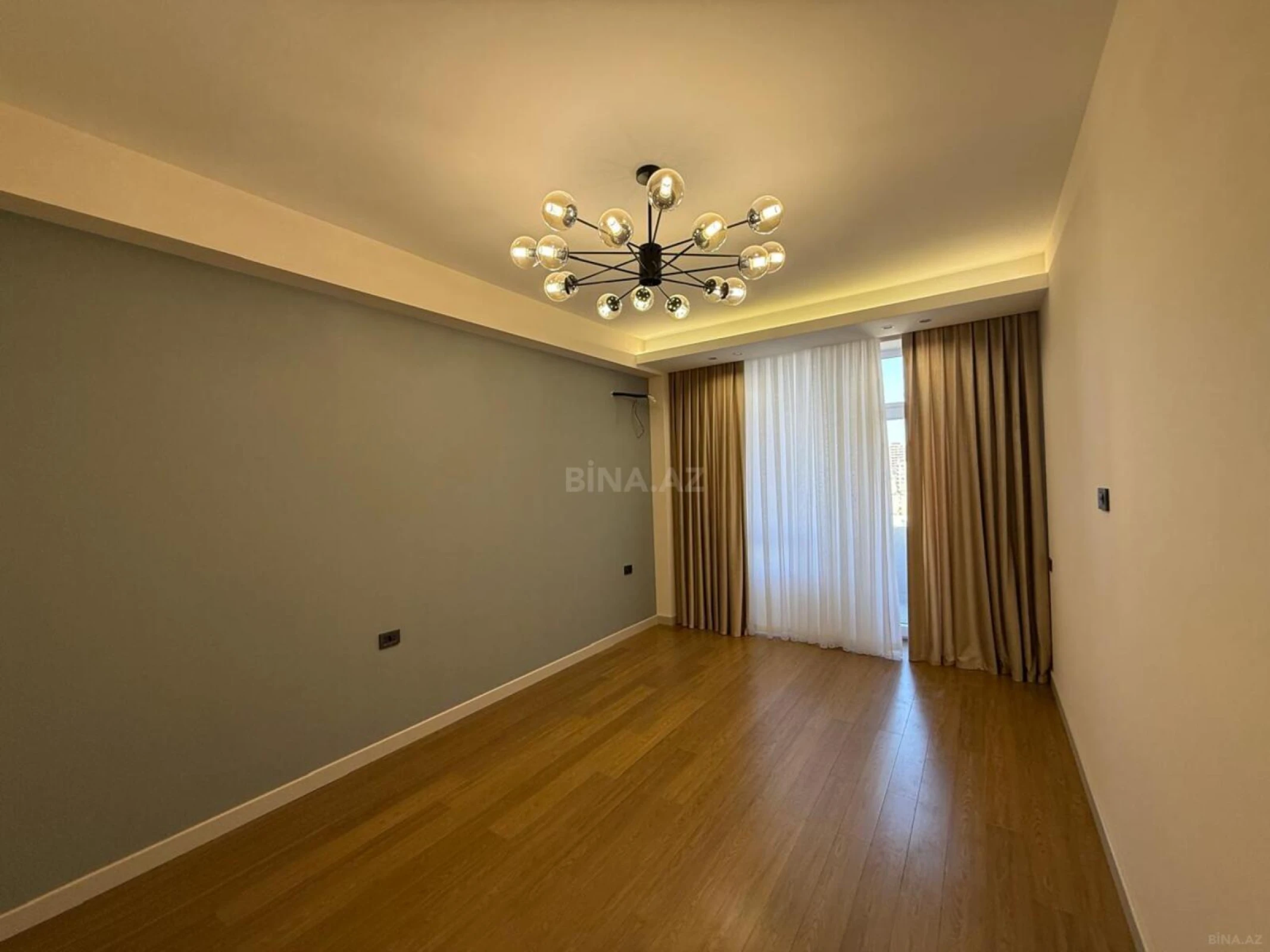Satılır 3 otaqlı mənzil 150 m²