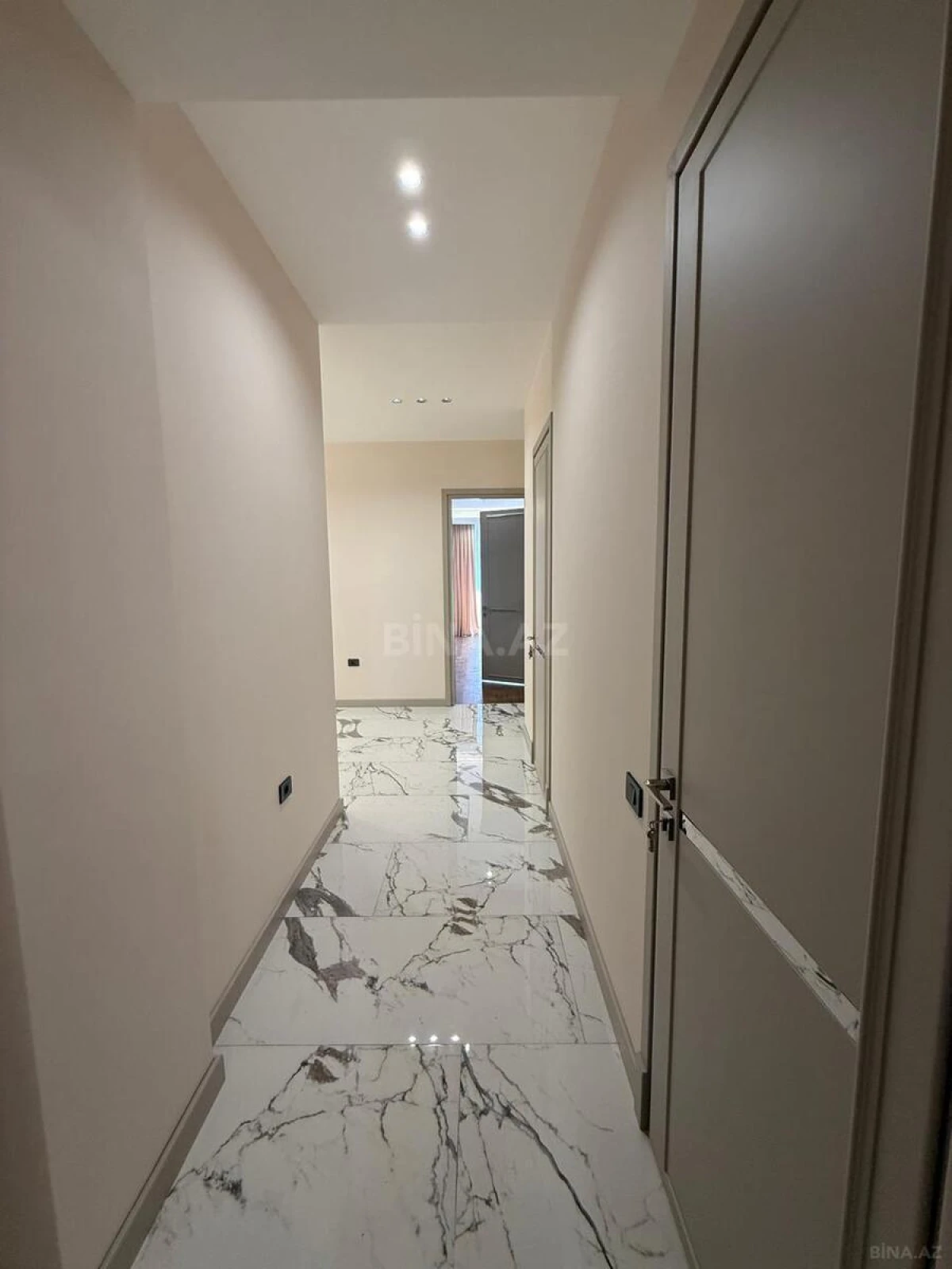 Satılır 3 otaqlı mənzil 150 m²