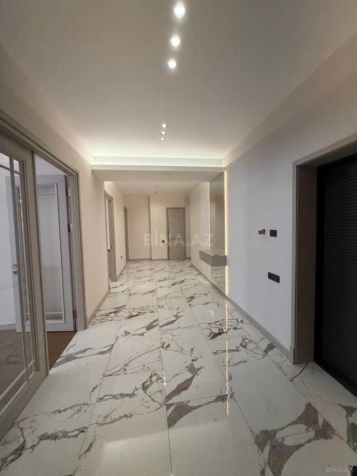 Satılır 3 otaqlı mənzil 150 m²
