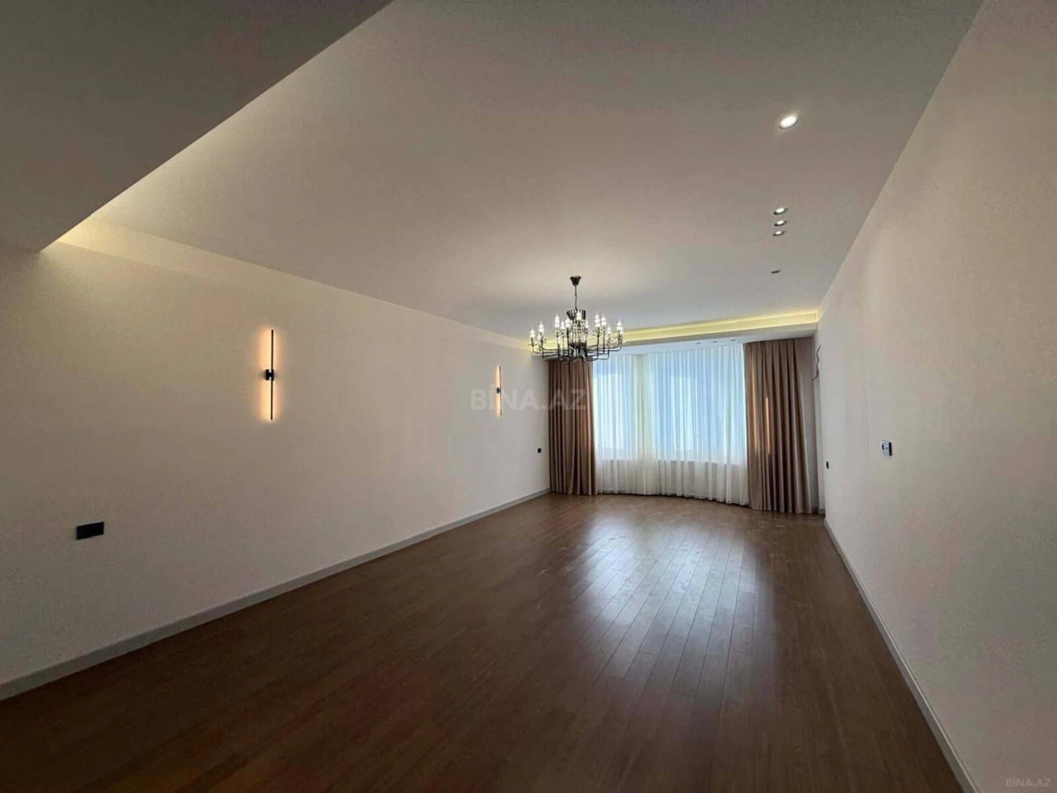 Satılır 3 otaqlı mənzil 150 m²