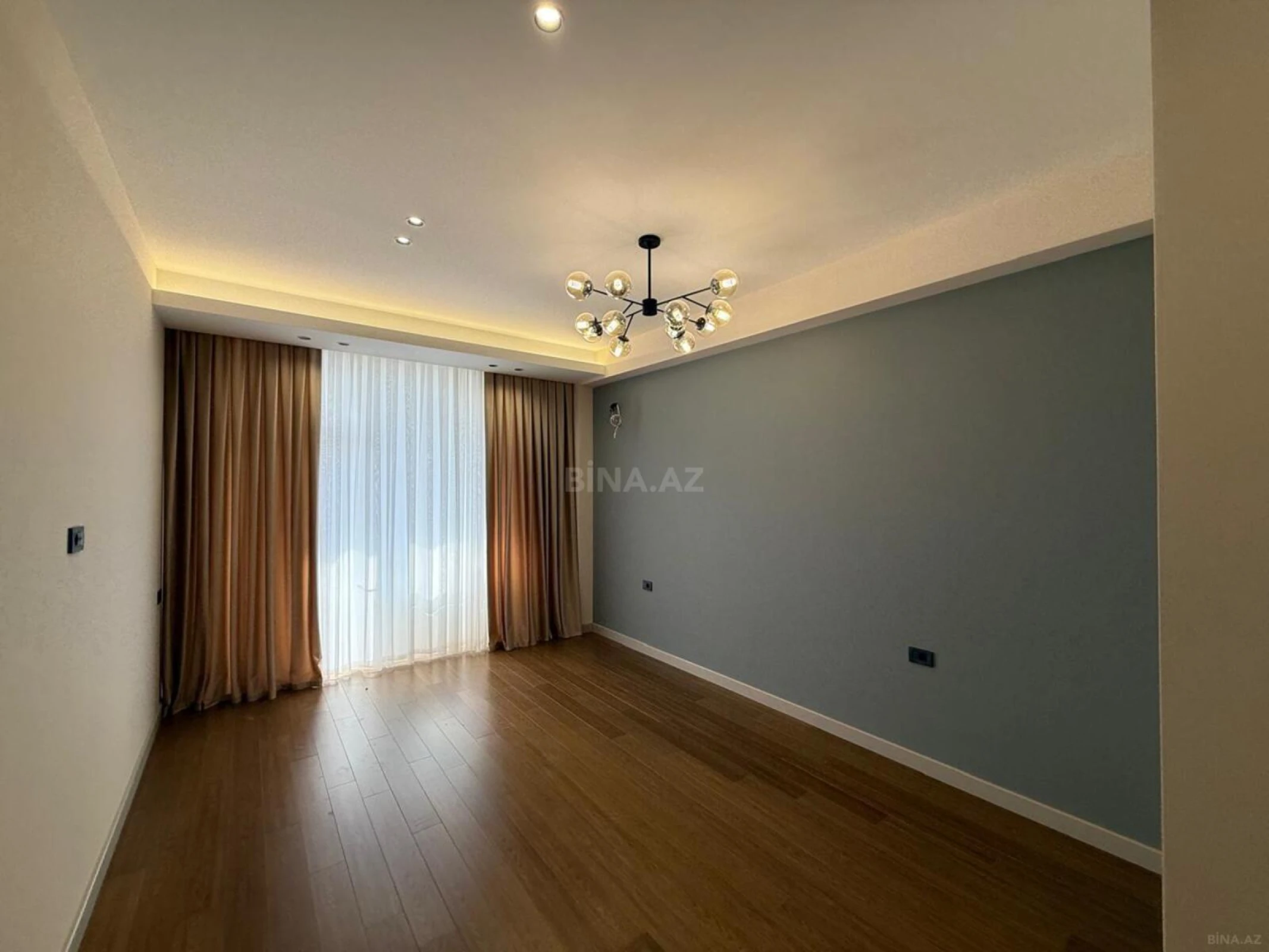 Satılır 3 otaqlı mənzil 150 m²