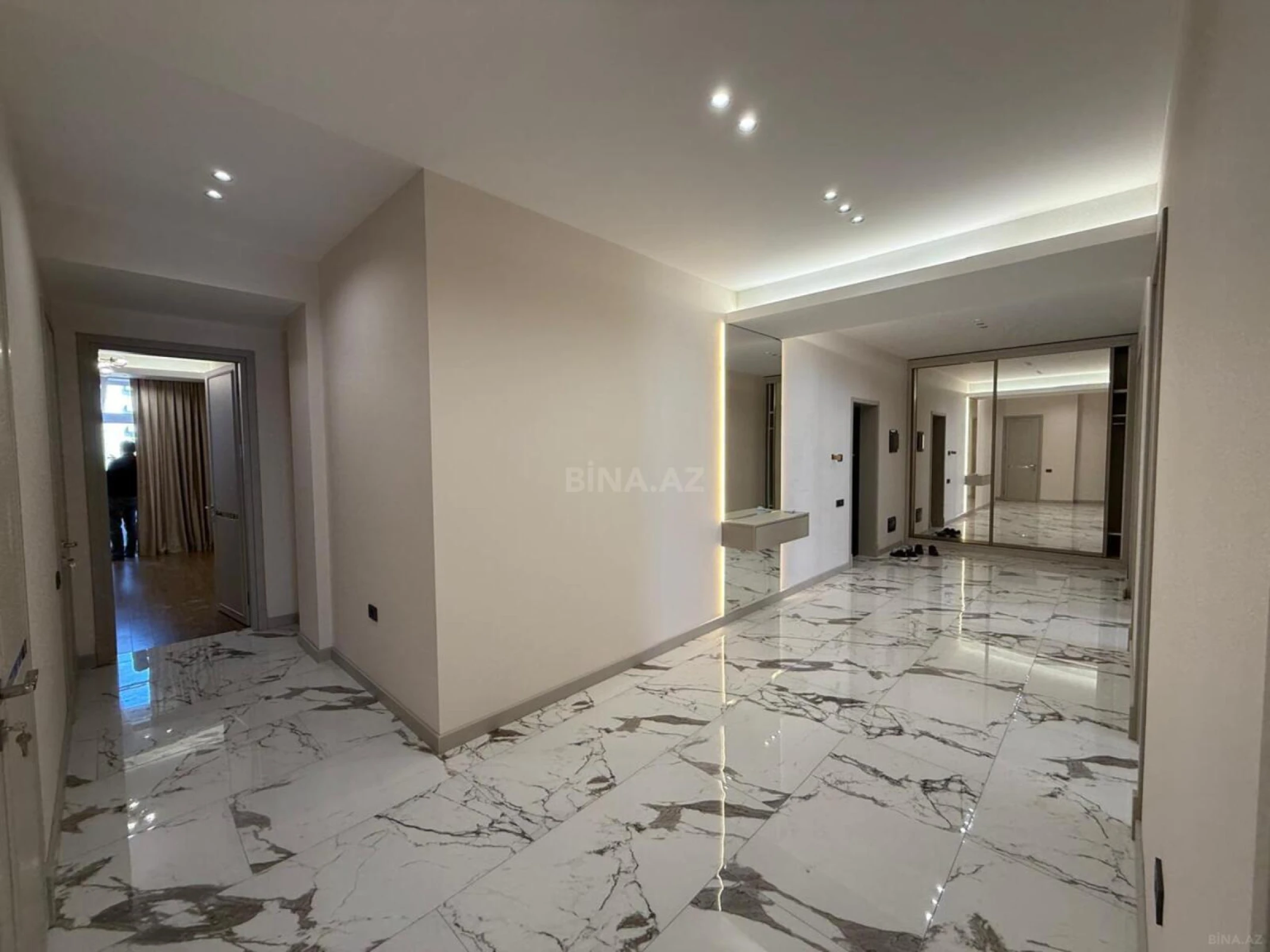Satılır 3 otaqlı mənzil 150 m²