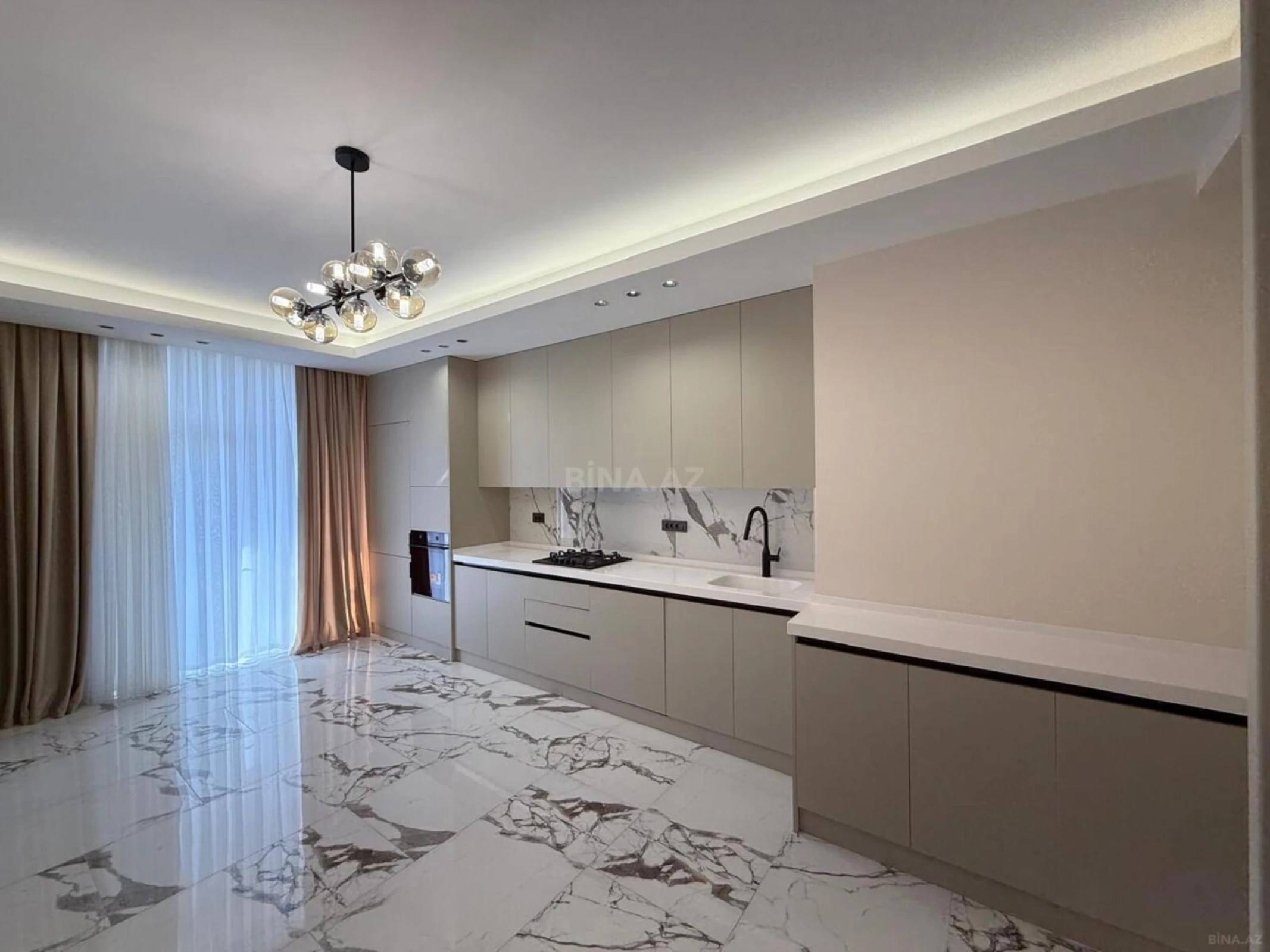 Satılır 3 otaqlı mənzil 150 m²