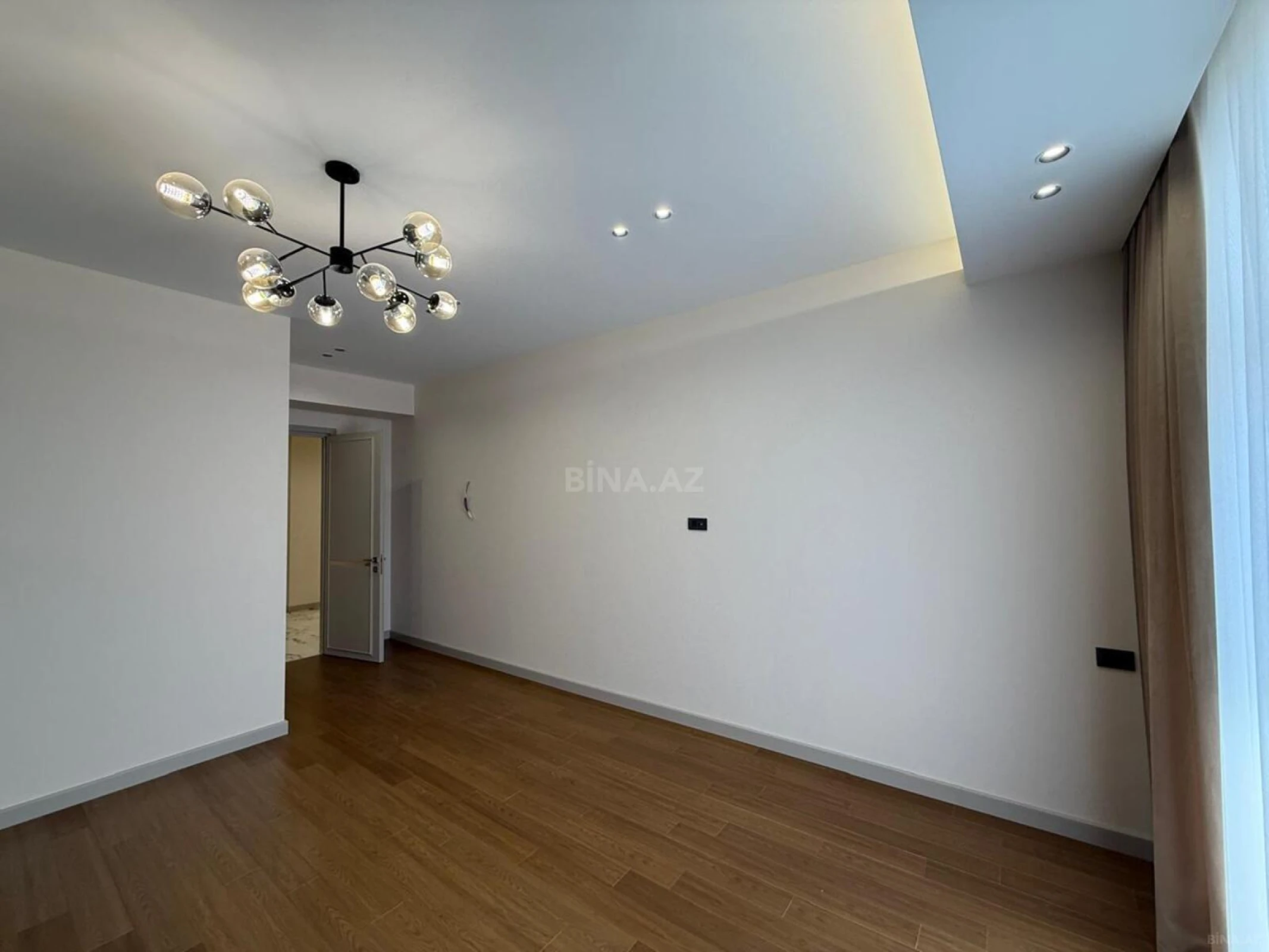 Satılır 3 otaqlı mənzil 150 m²