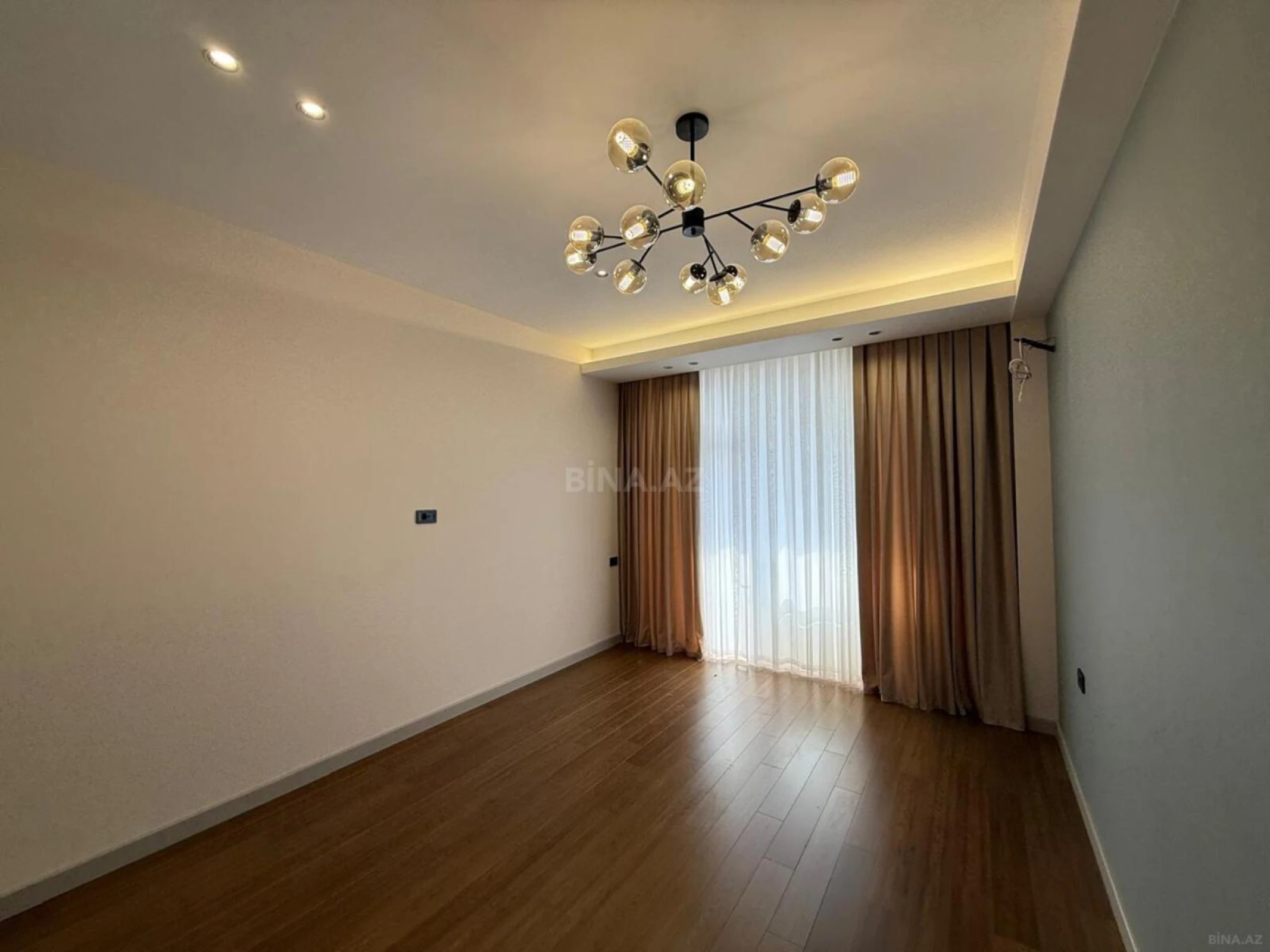 Satılır 3 otaqlı mənzil 150 m²