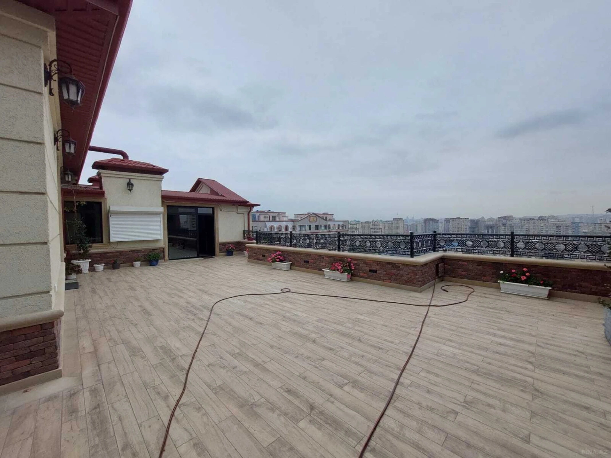 Kirayə verilir 3 otaqlı ofis 335 m²