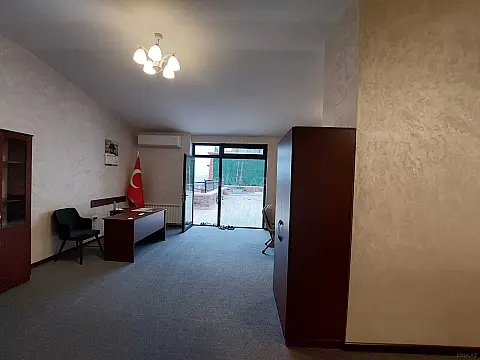Kirayə verilir 3 otaqlı ofis 335 m²