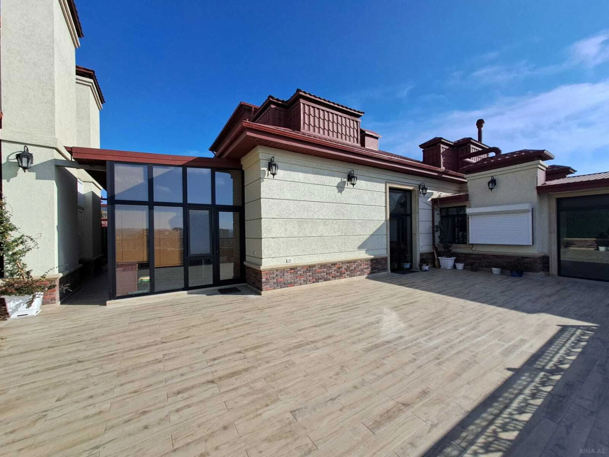 Kirayə verilir 3 otaqlı ofis 335 m²