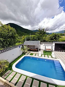 Kirayə verilir 4 otaqlı həyət evi 200 m²