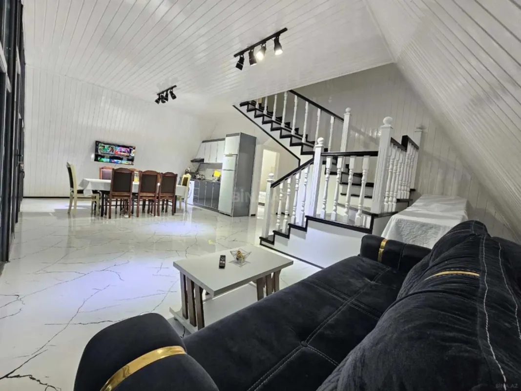 Kirayə verilir 4 otaqlı həyət evi 200 m²