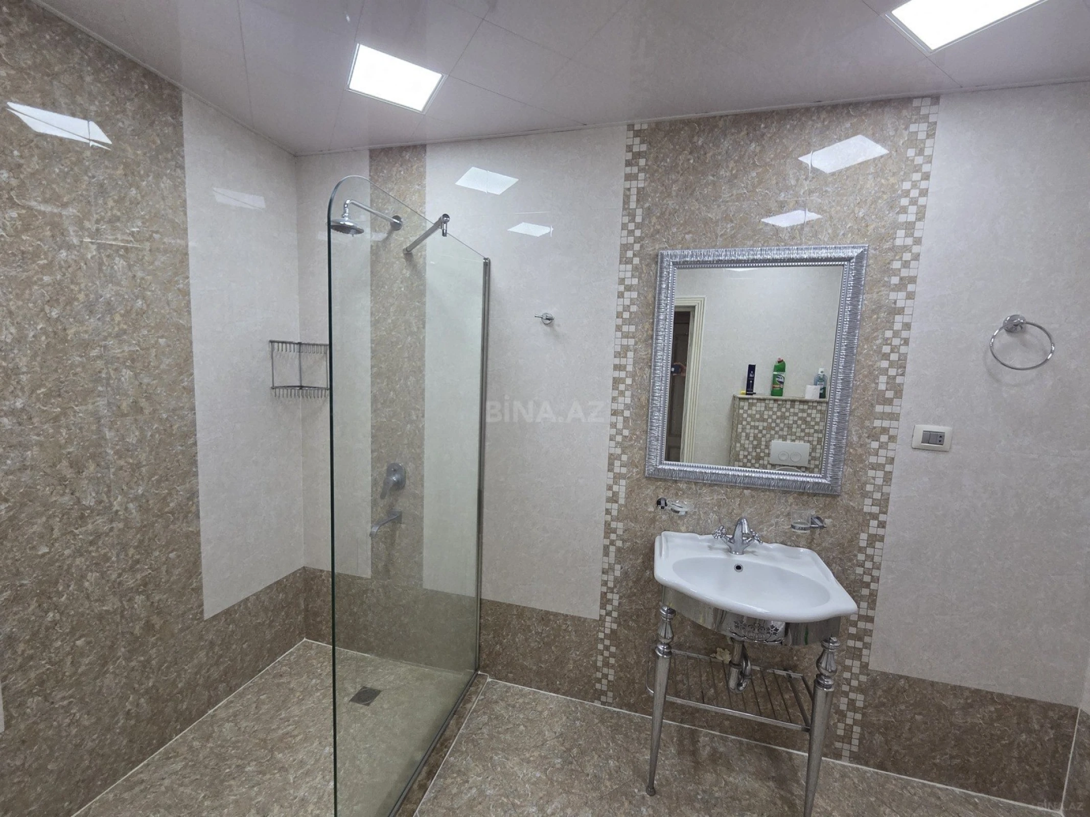 Kirayə verilir 2 otaqlı ofis 100 m²