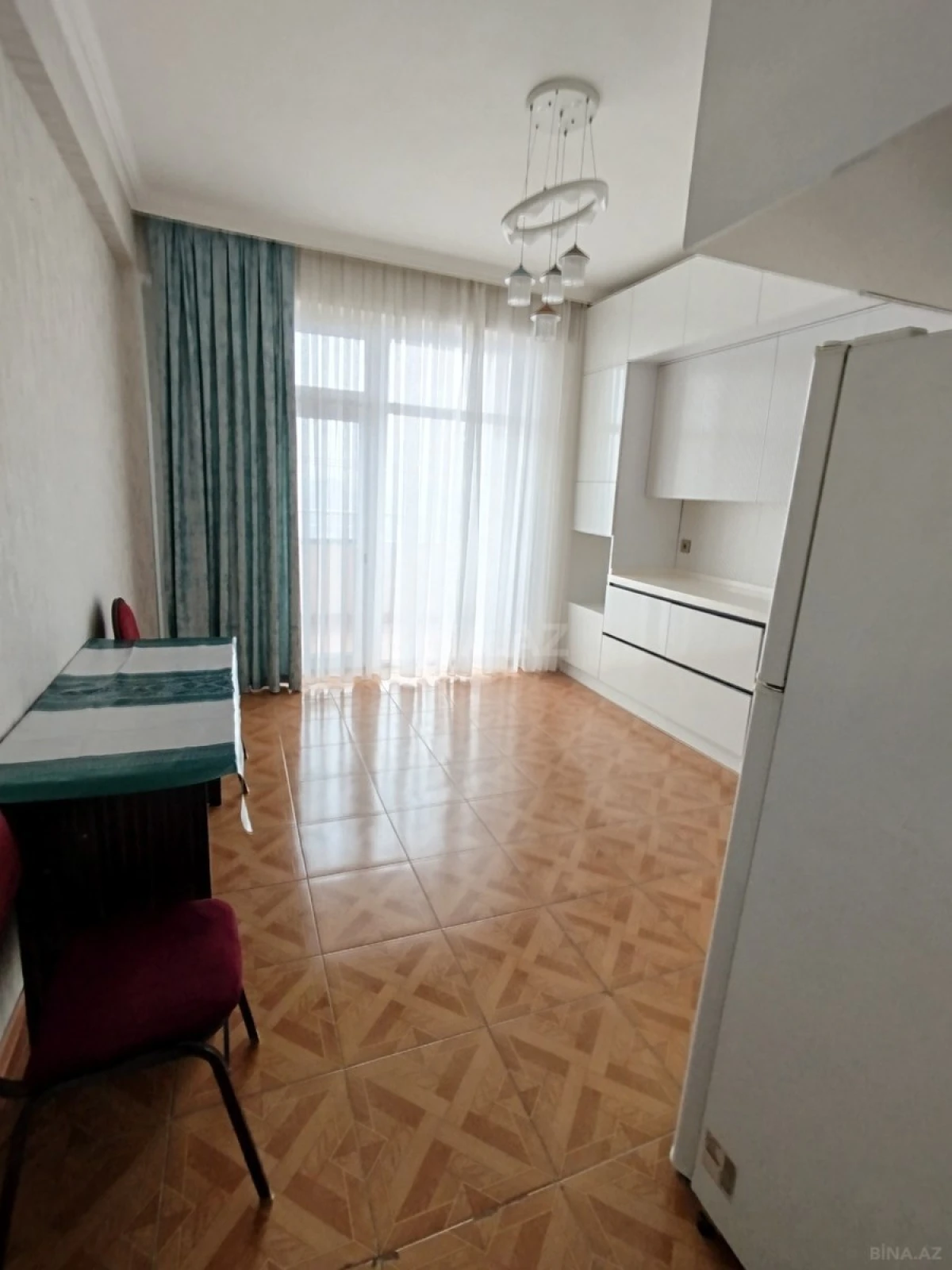 Kirayə verilir 3 otaqlı mənzil 120 m²