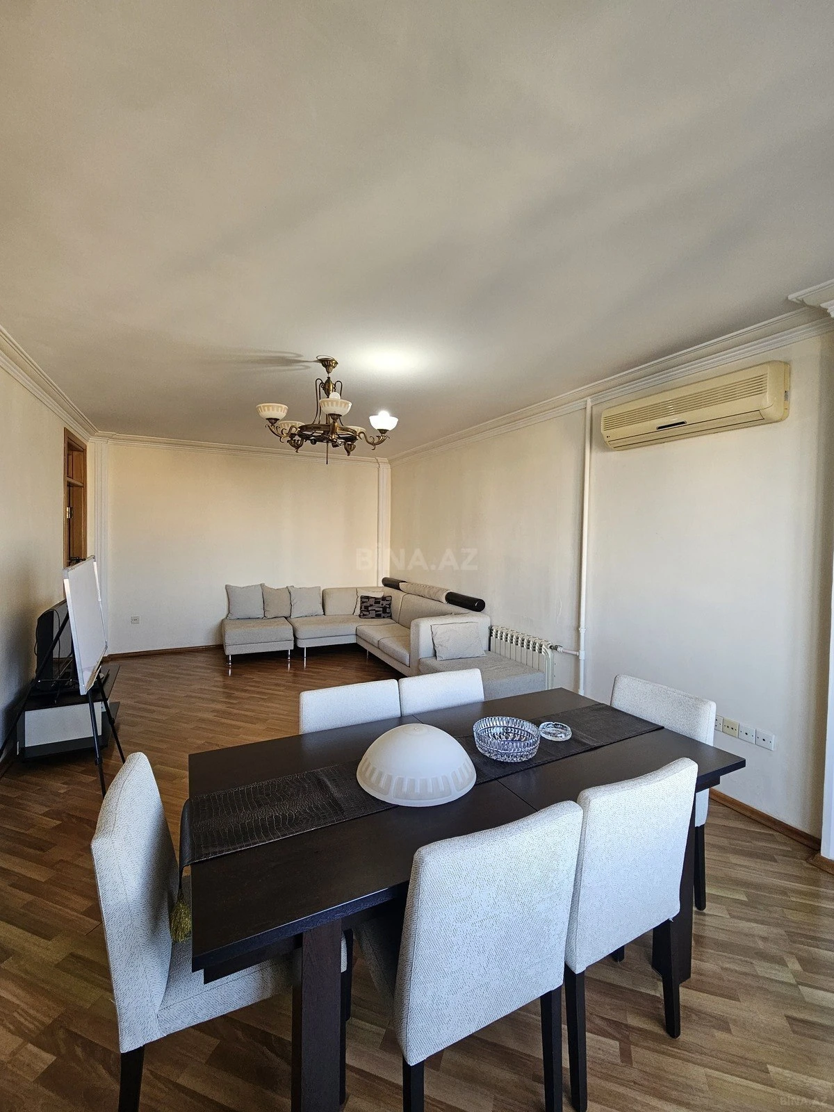 Satılır 2 otaqlı mənzil 79 m²