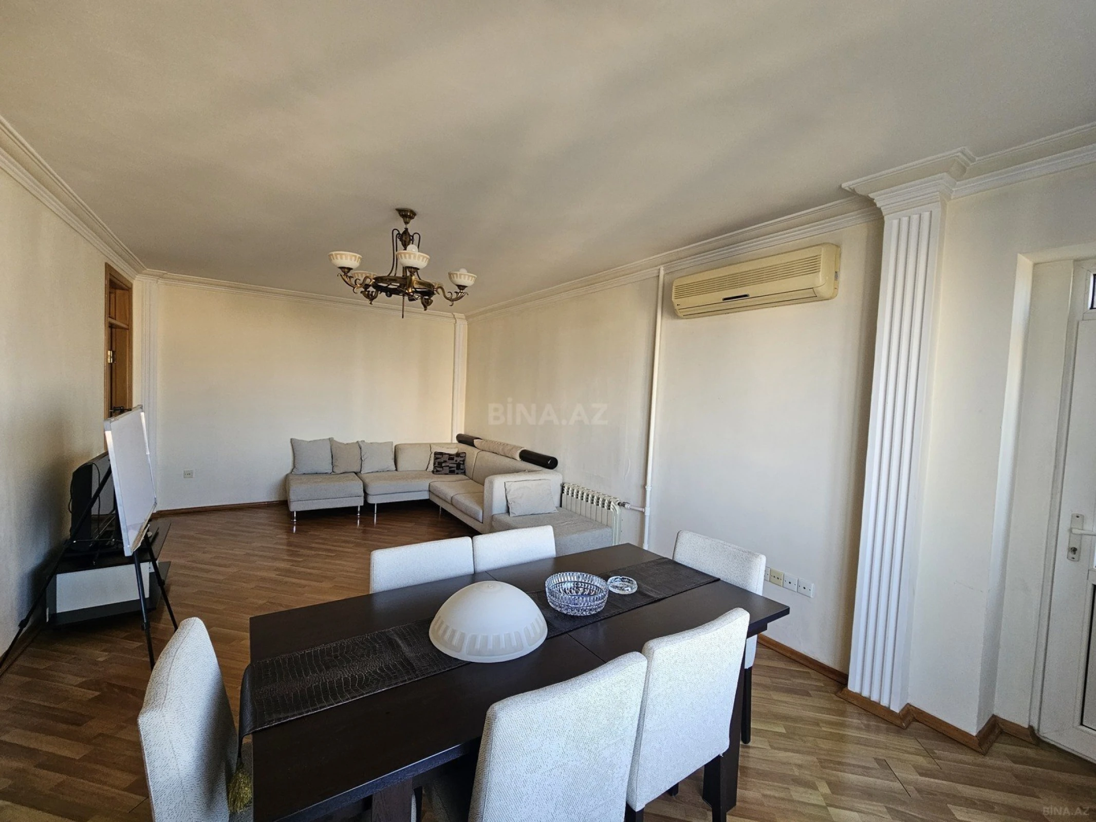 Satılır 2 otaqlı mənzil 79 m²
