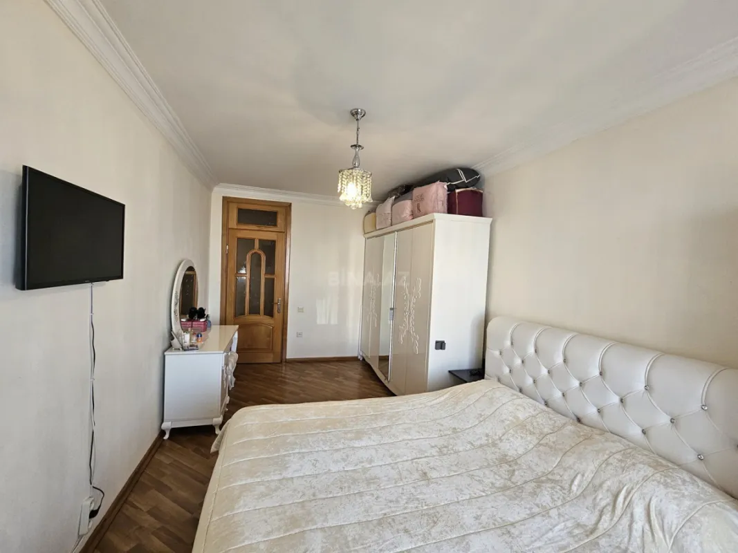 Satılır 2 otaqlı mənzil 79 m²