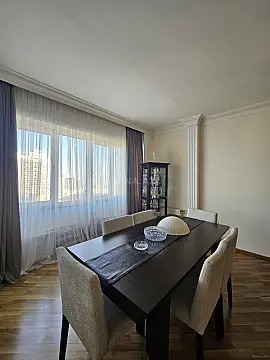 Satılır 2 otaqlı mənzil 79 m²