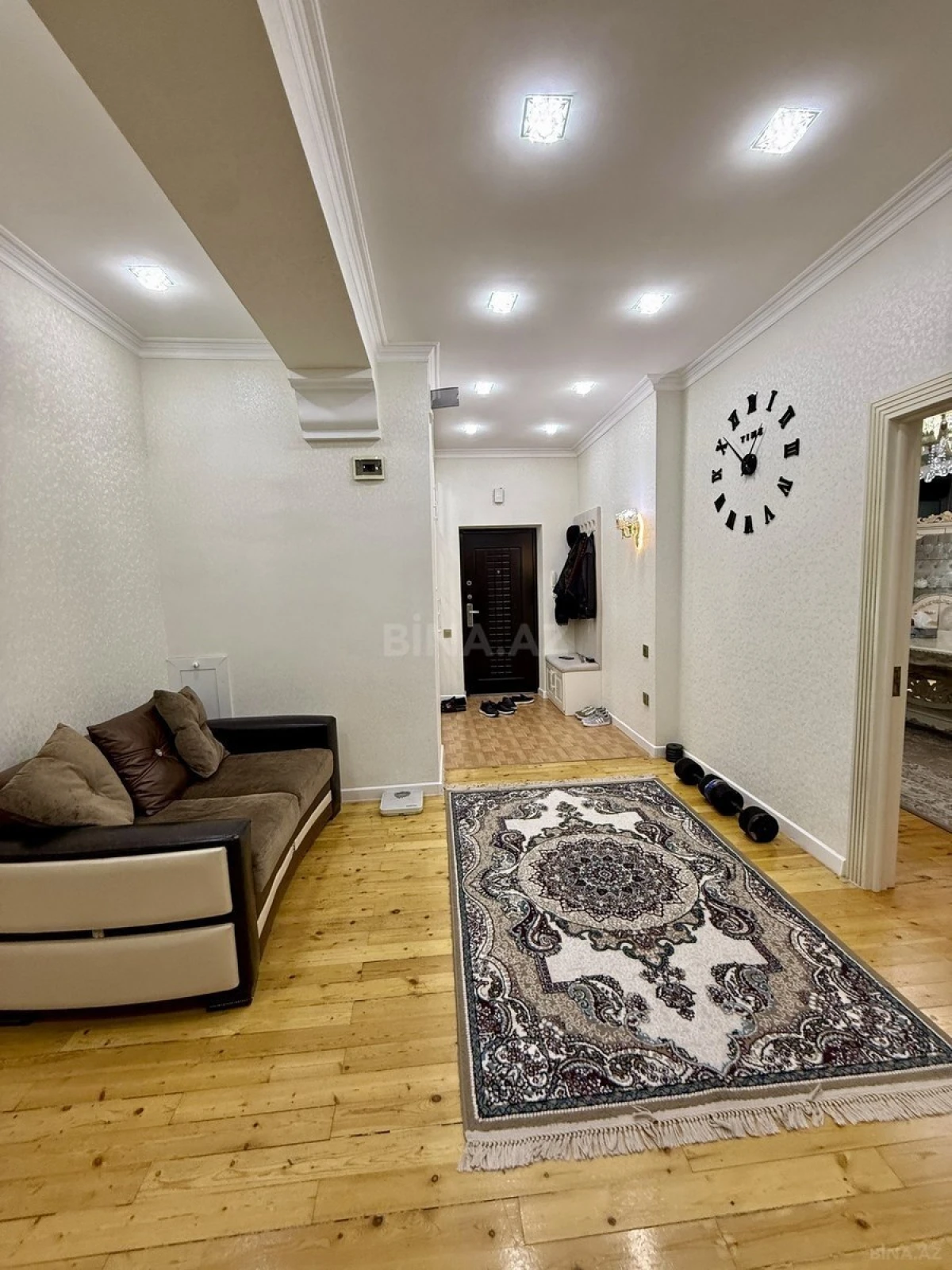Satılır 3 otaqlı mənzil 128 m²