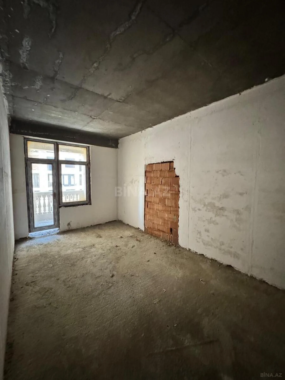 Satılır 4 otaqlı mənzil 180 m²