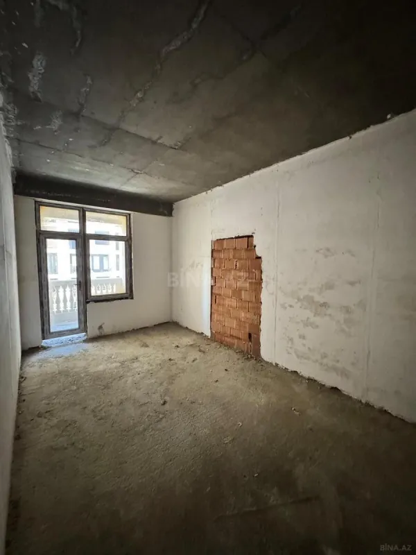 Satılır 4 otaqlı mənzil 180 m²