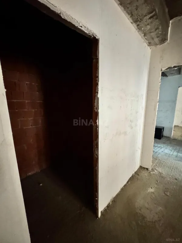 Satılır 4 otaqlı mənzil 180 m²