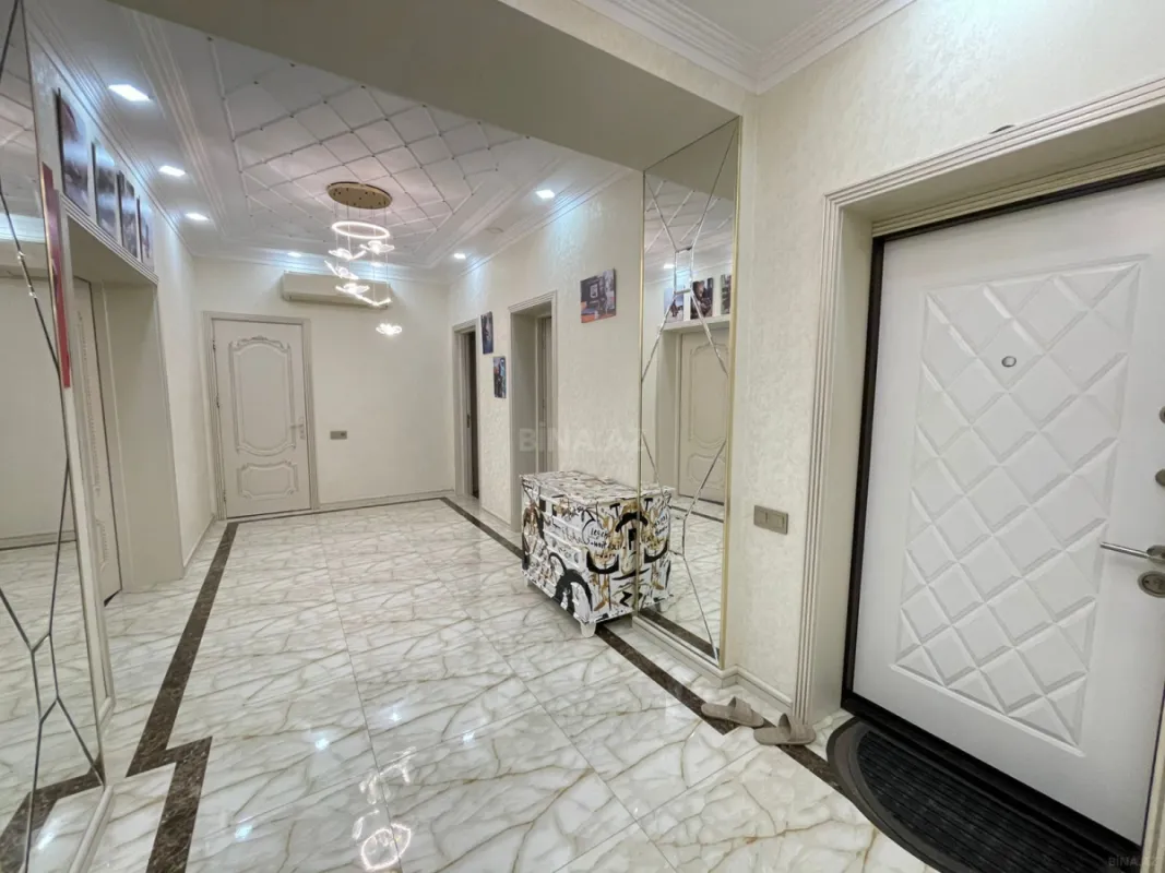 Satılır 3 otaqlı mənzil 140 m²