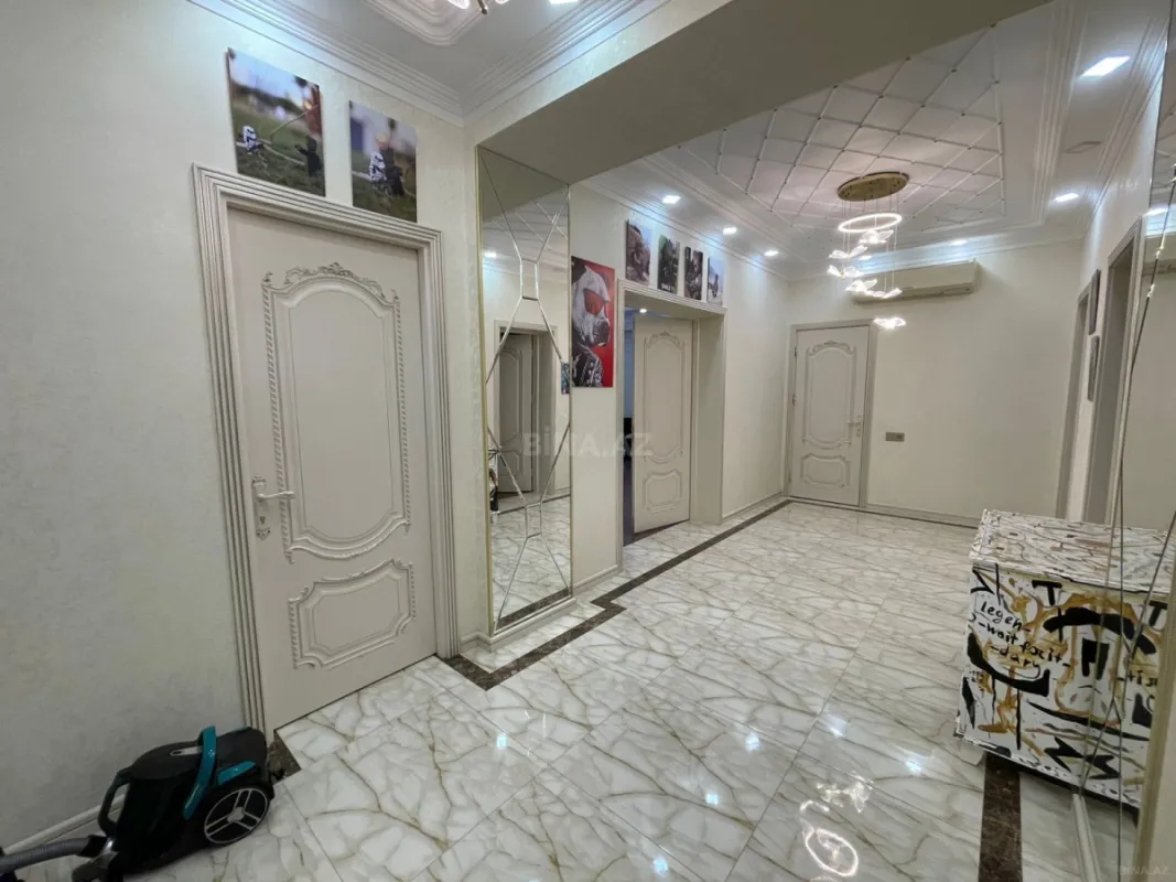 Satılır 3 otaqlı mənzil 140 m²