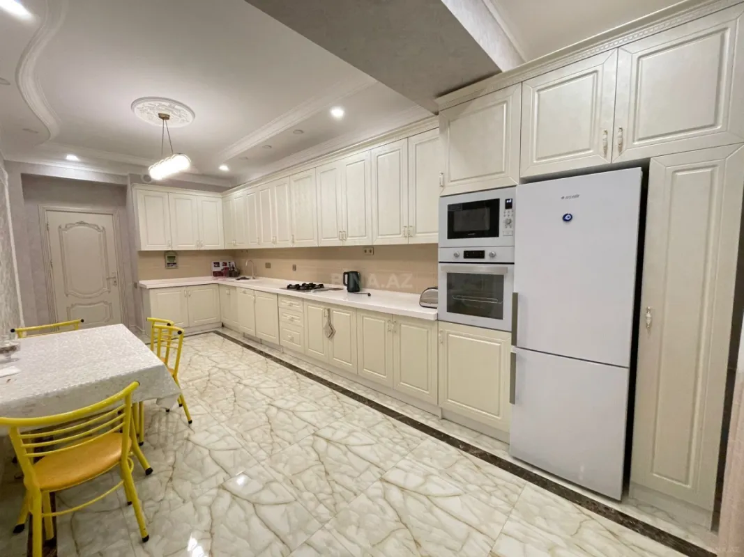 Satılır 3 otaqlı mənzil 140 m²