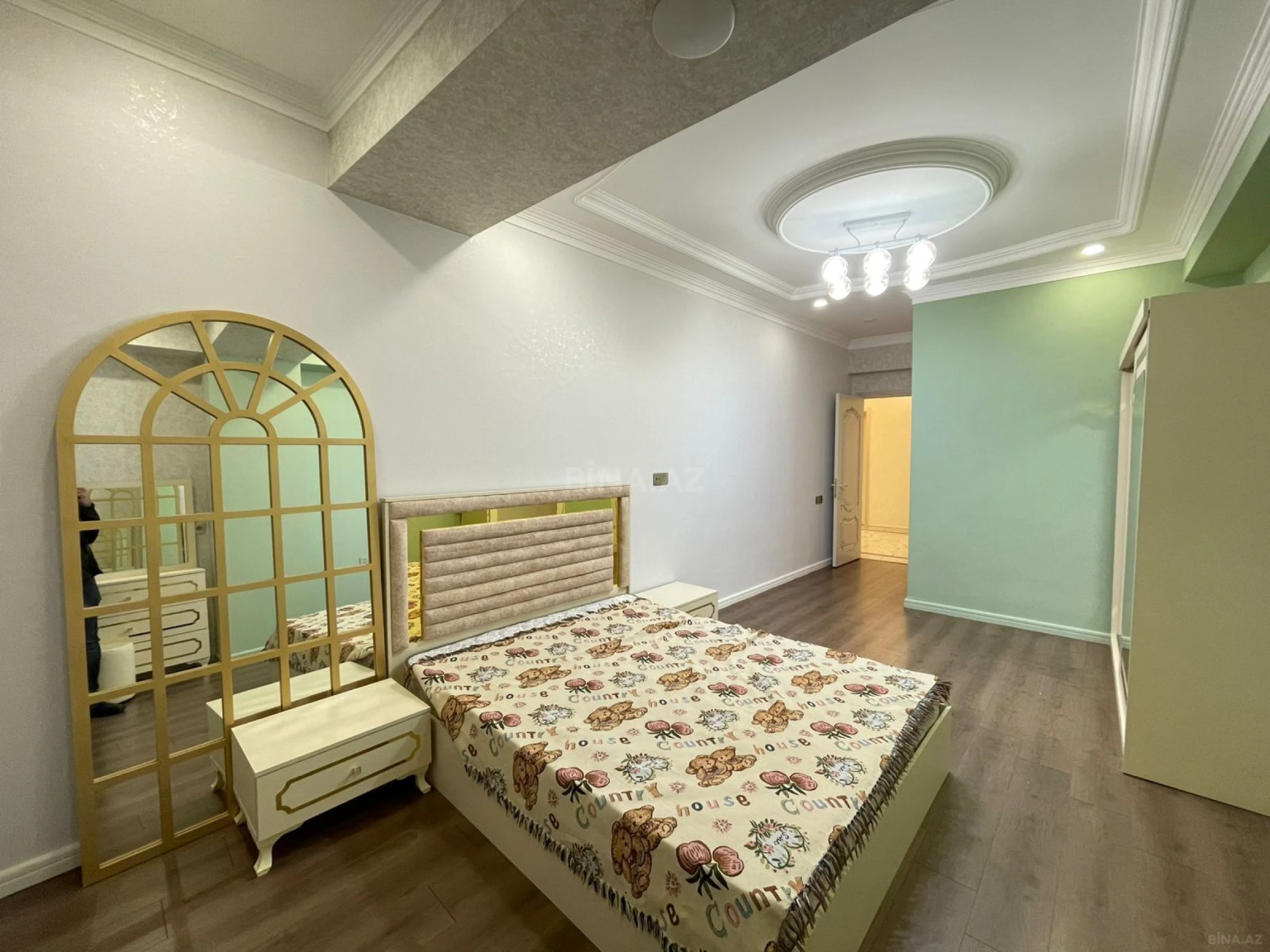 Satılır 3 otaqlı mənzil 140 m²