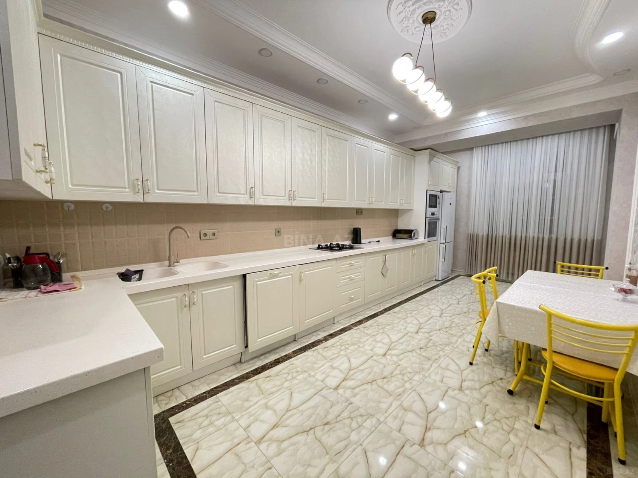 Satılır 3 otaqlı mənzil 140 m²