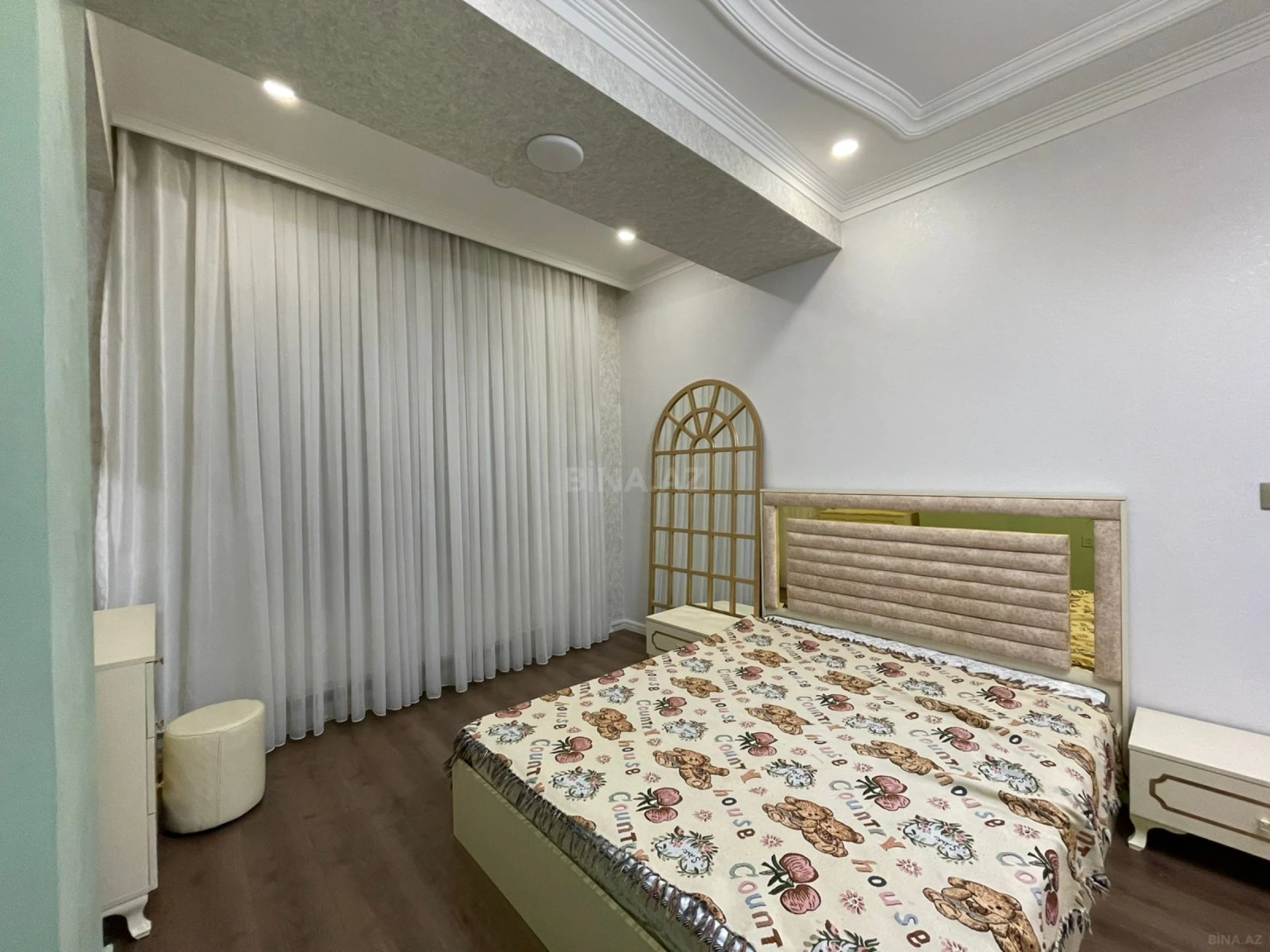 Satılır 3 otaqlı mənzil 140 m²