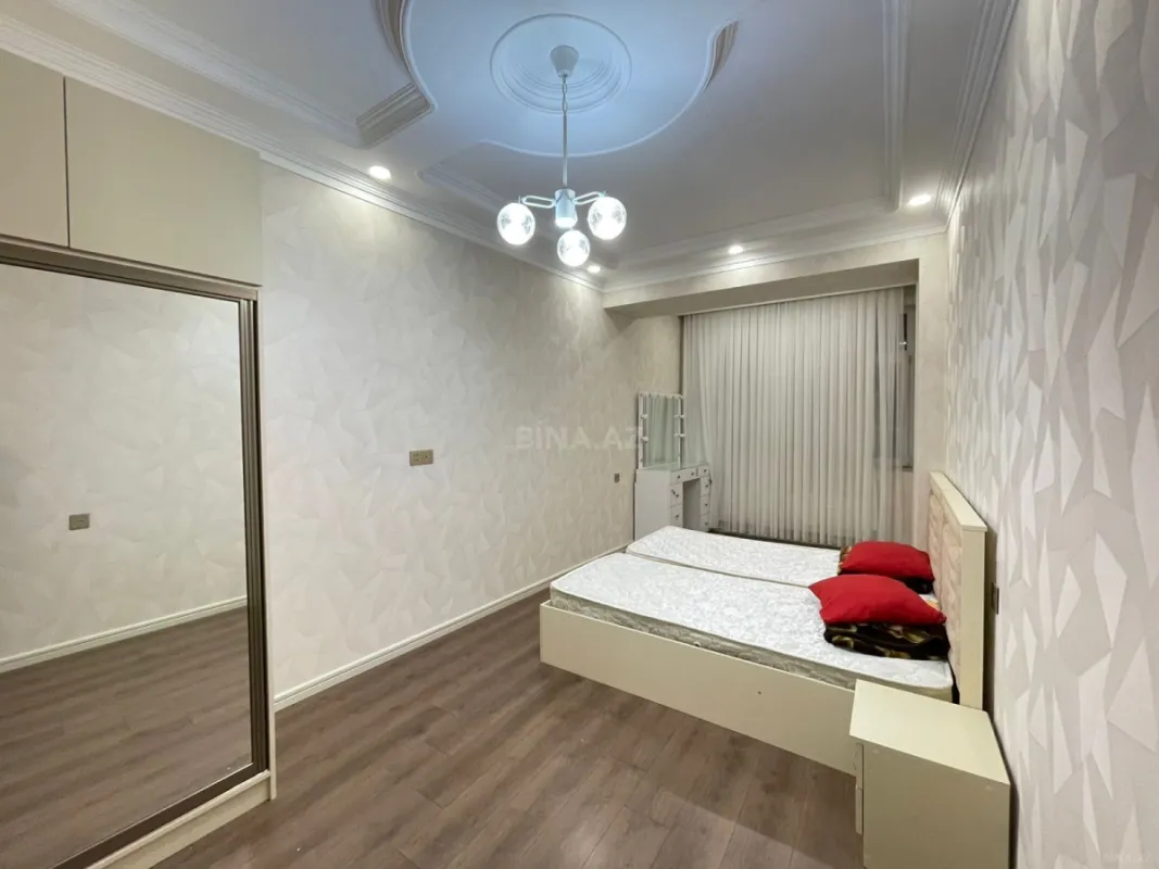 Satılır 3 otaqlı mənzil 140 m²