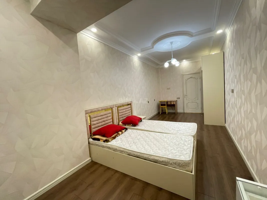 Satılır 3 otaqlı mənzil 140 m²