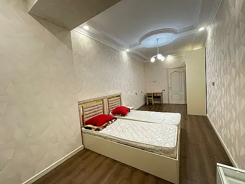 Satılır 3 otaqlı mənzil 140 m²