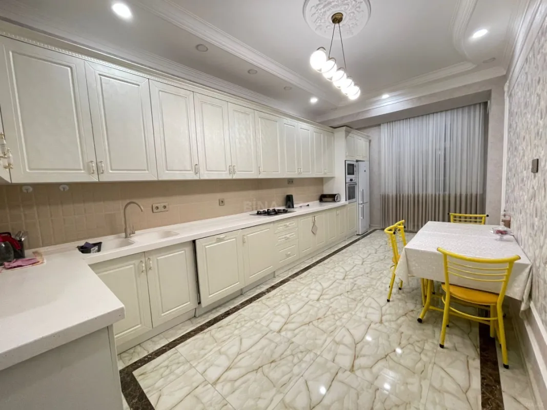Satılır 3 otaqlı mənzil 140 m²