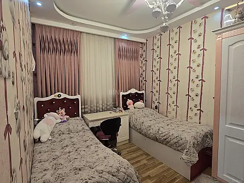 Satılır 4 otaqlı mənzil 90 m²