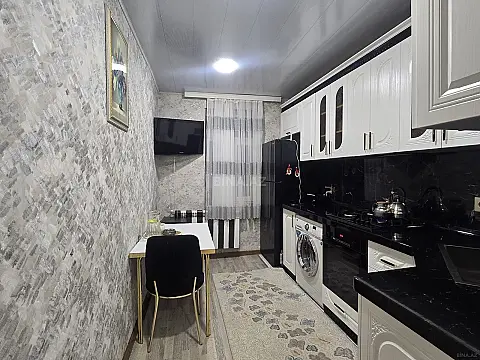 Satılır 4 otaqlı mənzil 90 m²