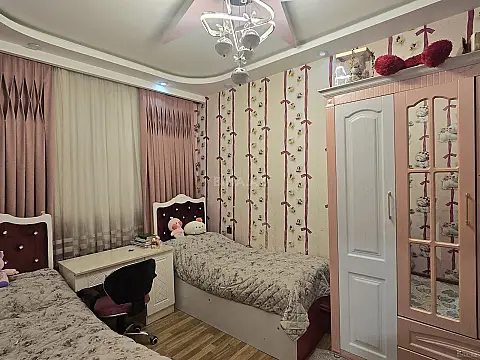 Satılır 4 otaqlı mənzil 90 m²