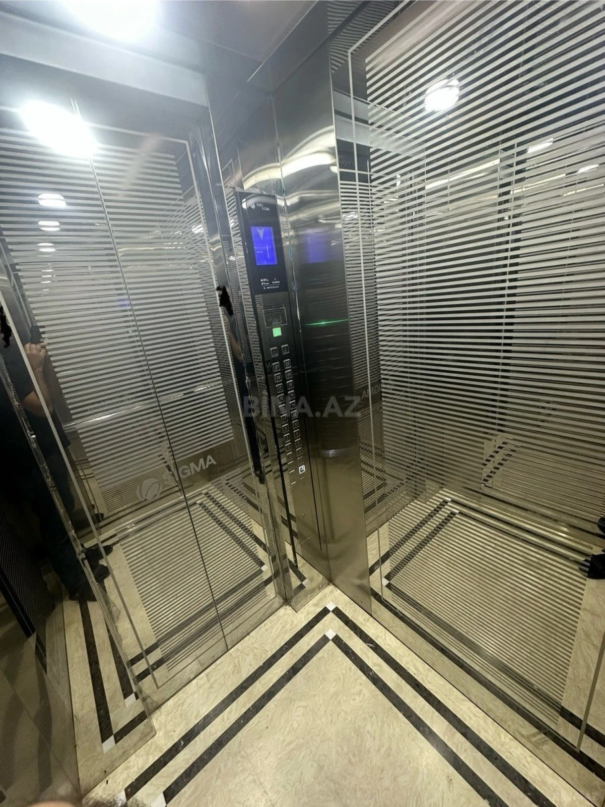 Satılır 2 otaqlı mənzil 111 m²