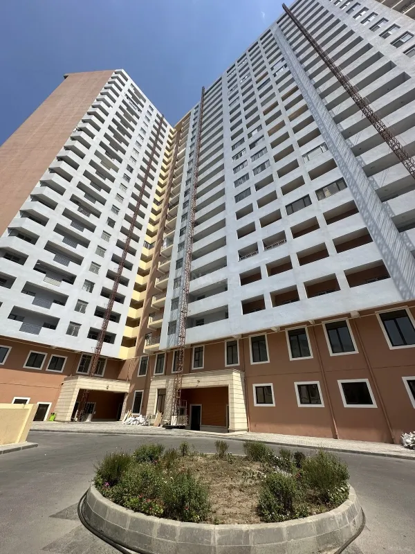 Satılır 2 otaqlı mənzil 111 m²