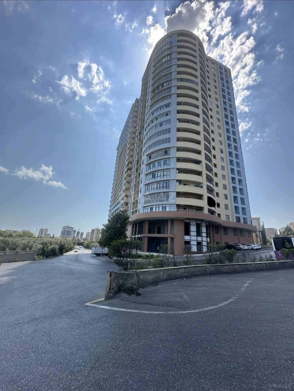 Satılır 2 otaqlı mənzil 111 m²