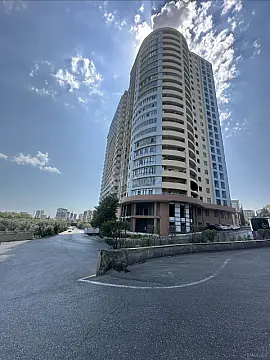 Satılır 2 otaqlı mənzil 111 m²