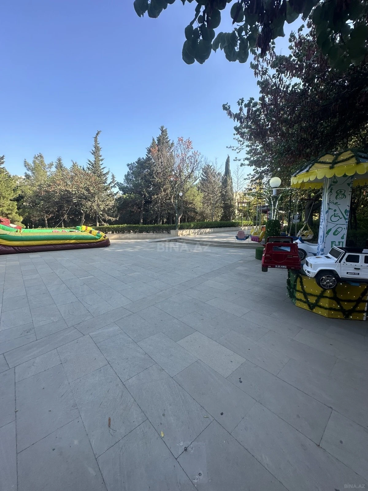 Satılır 2 otaqlı mənzil 111 m²