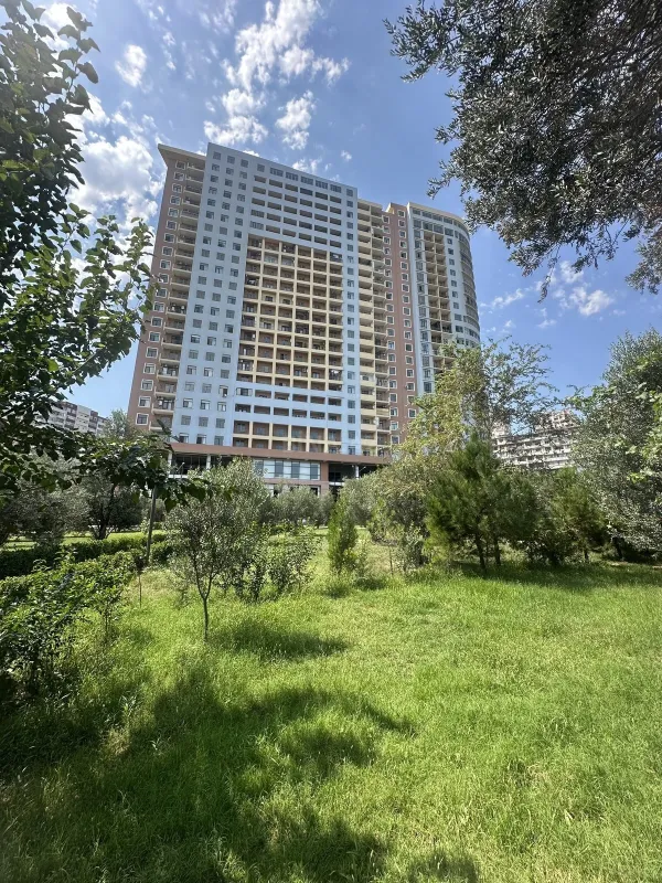 Satılır 2 otaqlı mənzil 111 m²
