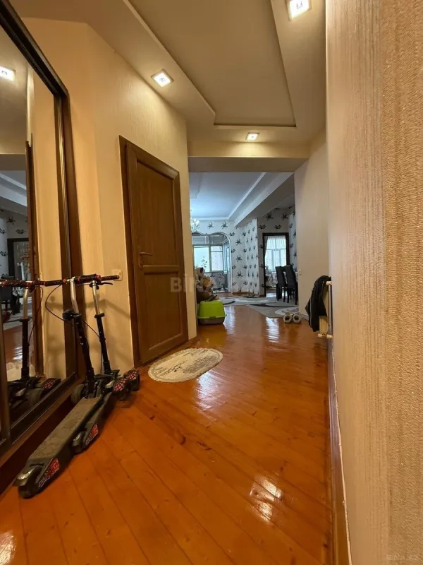 Satılır 2 otaqlı mənzil 70 m²