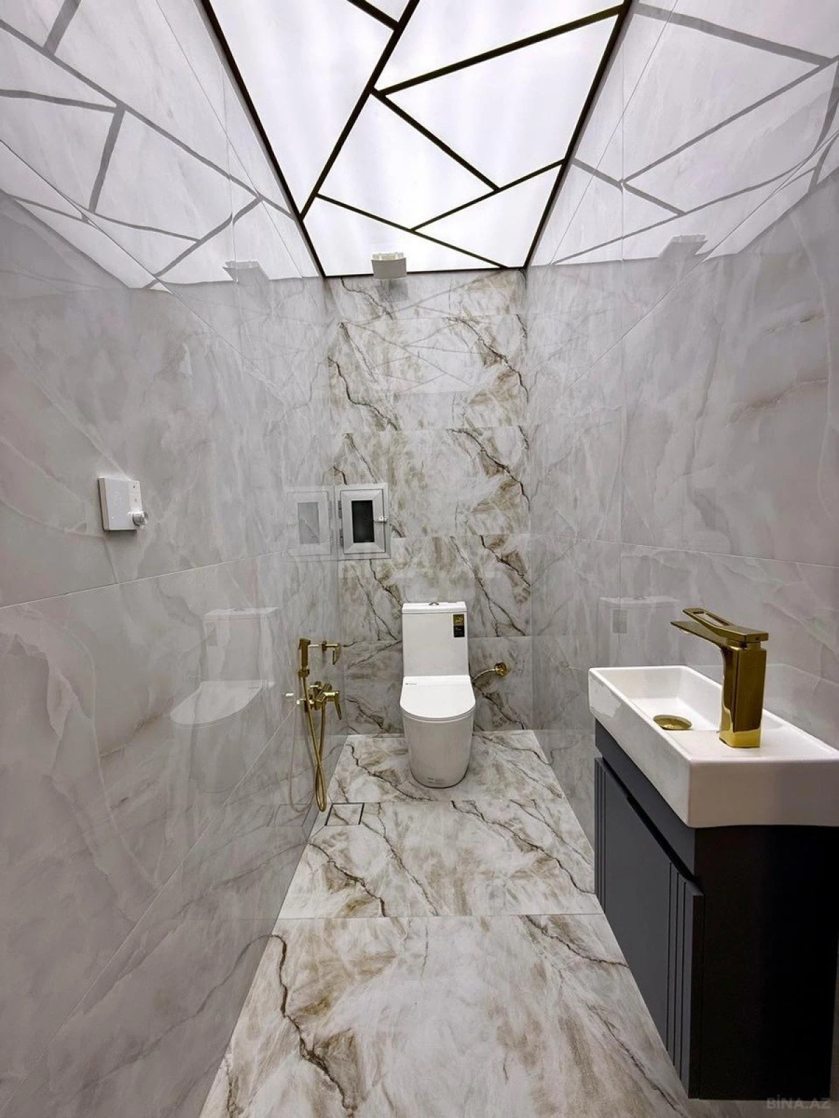 Satılır 3 otaqlı mənzil 110 m²