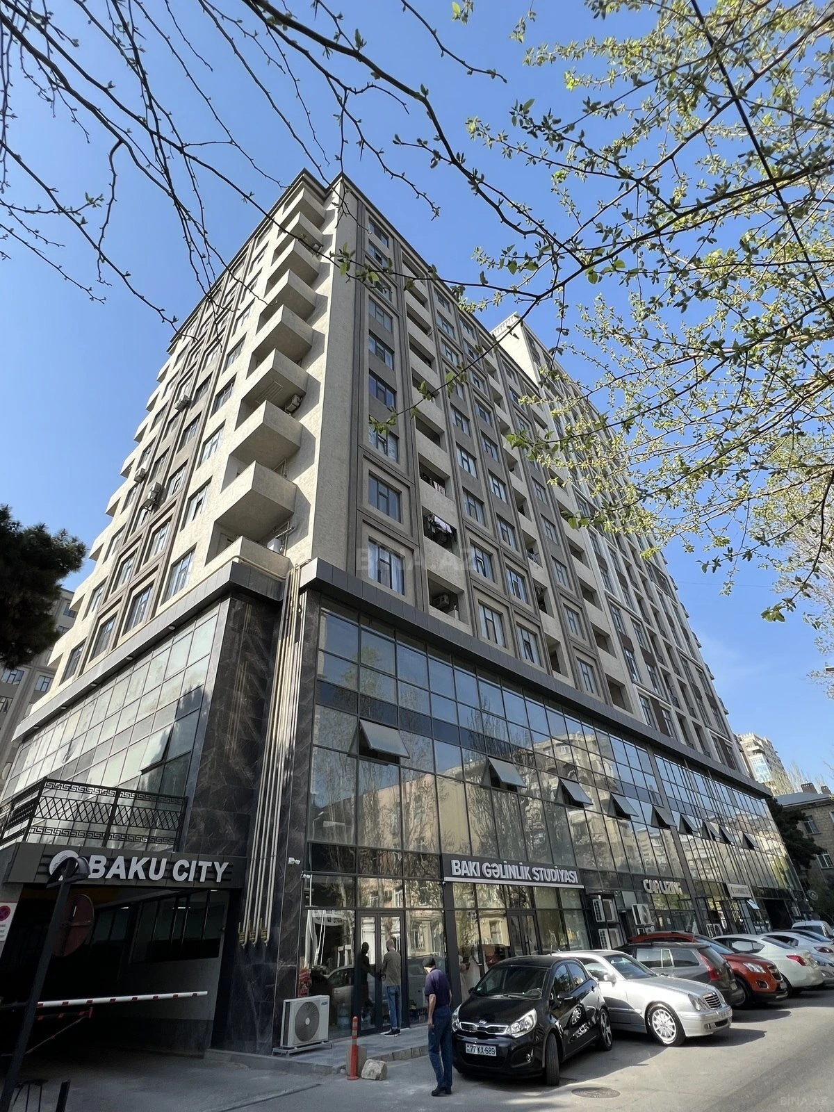 Satılır 2 otaqlı mənzil 76 m²