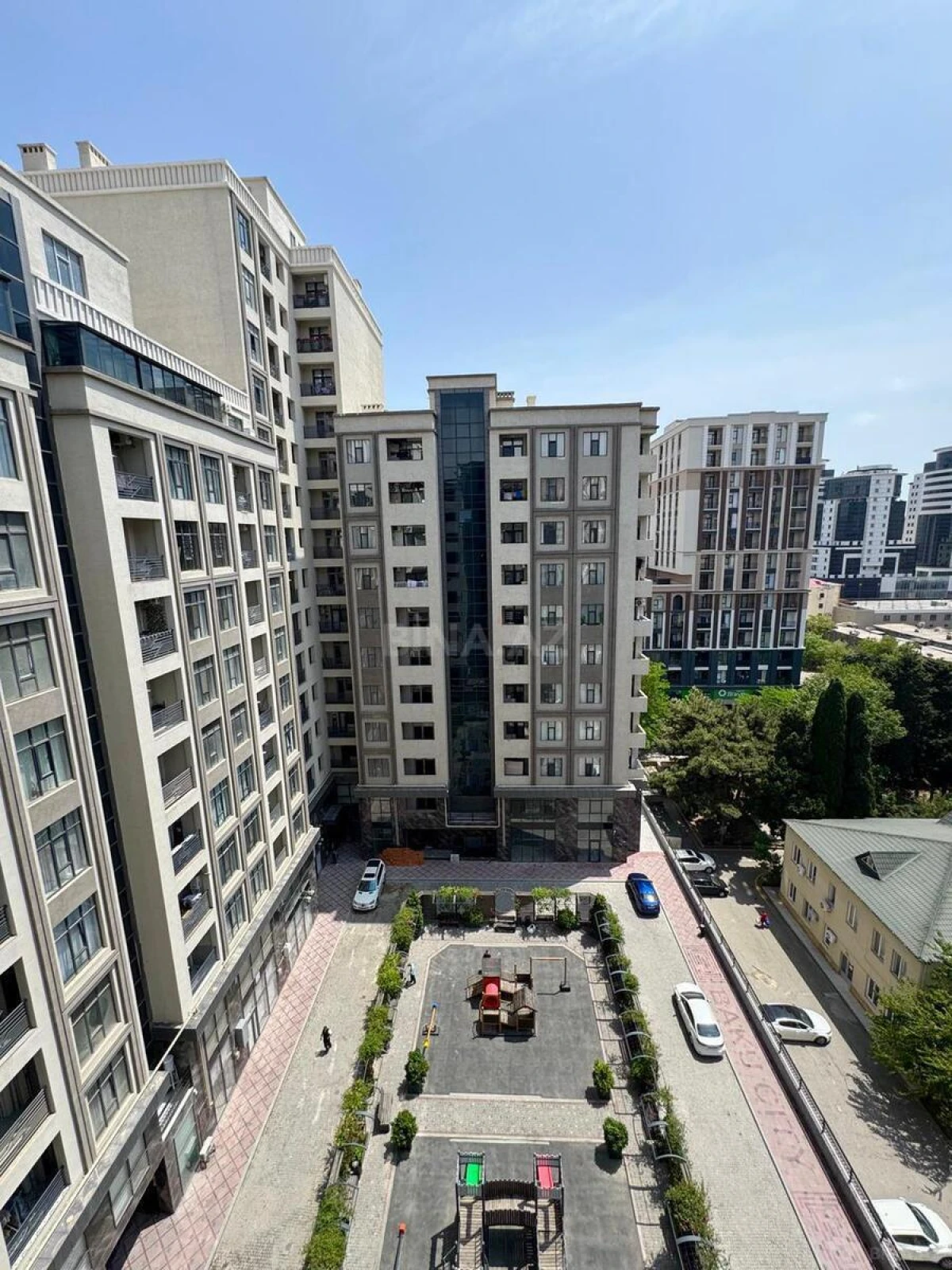 Satılır 2 otaqlı mənzil 77 m²