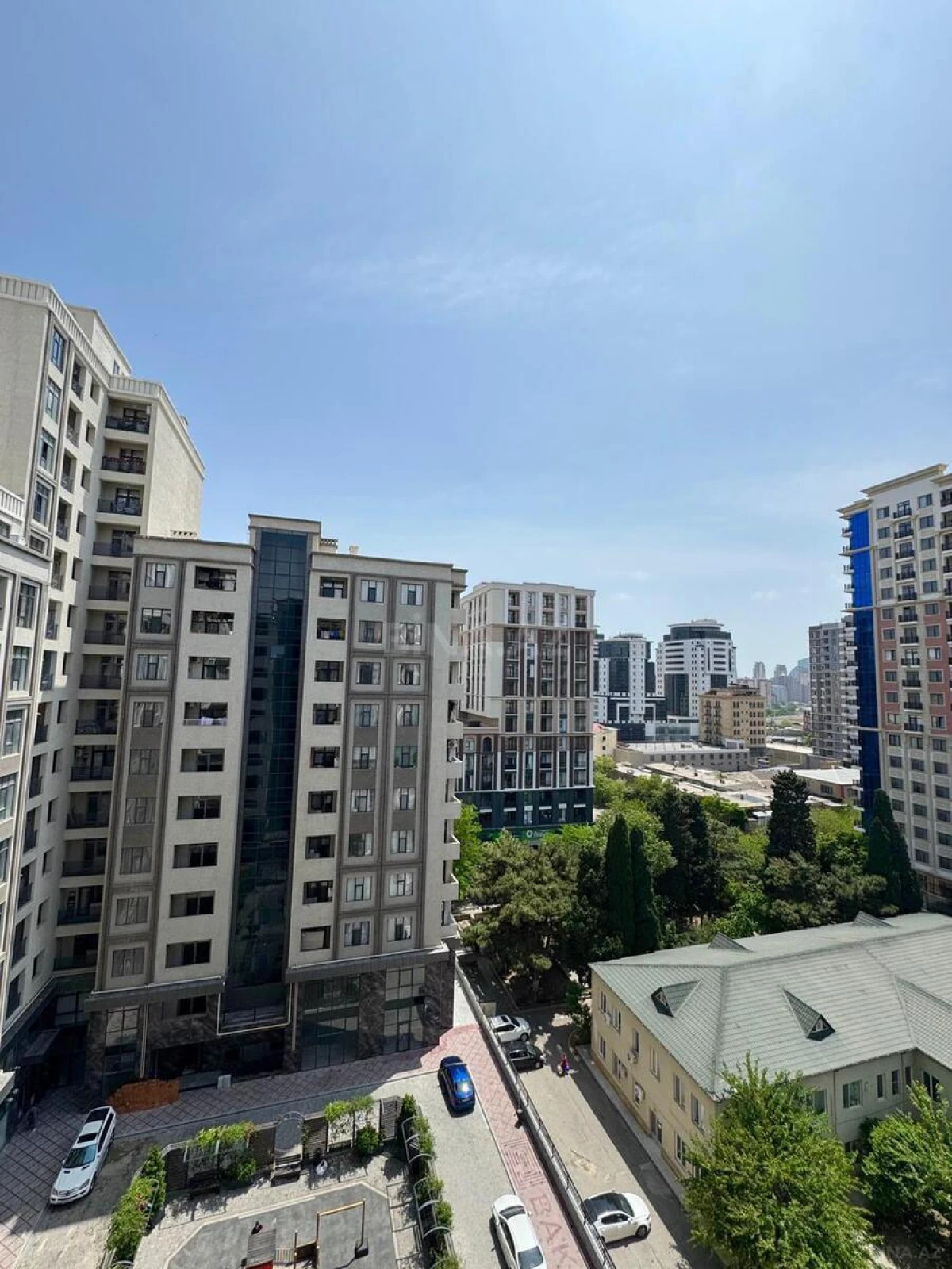 Satılır 2 otaqlı mənzil 77 m²