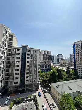 Satılır 2 otaqlı mənzil 77 m²